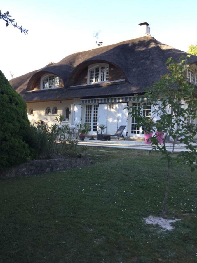 לינה וארוחת בוקר Bretagne-de-Marsan La Belle Chaumiere מראה חיצוני תמונה